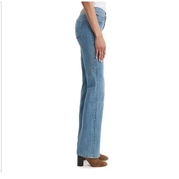 Levi’s Classic Fit Bootcut Jeans. - Picture 2 of 7